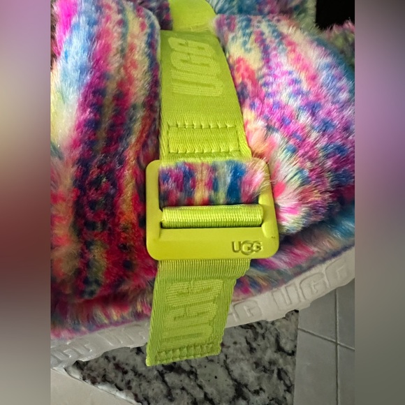 UGG Fuzzy Slippers size 7 - Picture 3 of 12